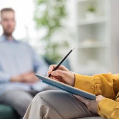 Psikoloğa Neden Gidilir? Psikoloğa Gitmek İçin Sebepler ve Belirtiler